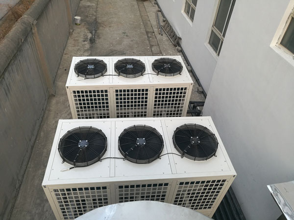 南京醫(yī)藥廠太陽能熱泵高溫?zé)崴? class=