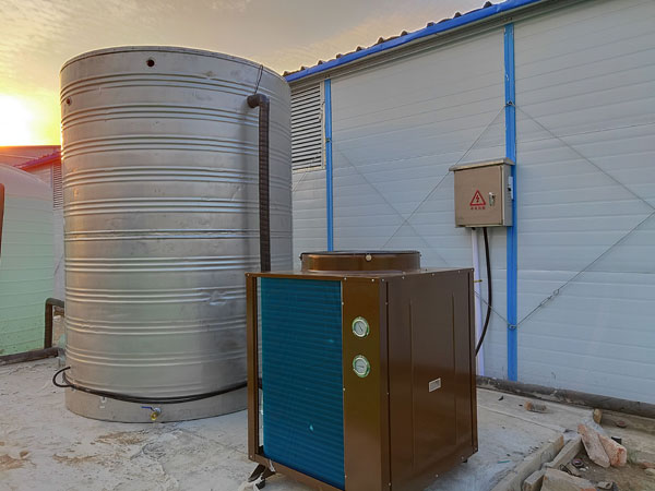 中建一局徐州工地浴室安裝空氣源熱水器工程機(jī)