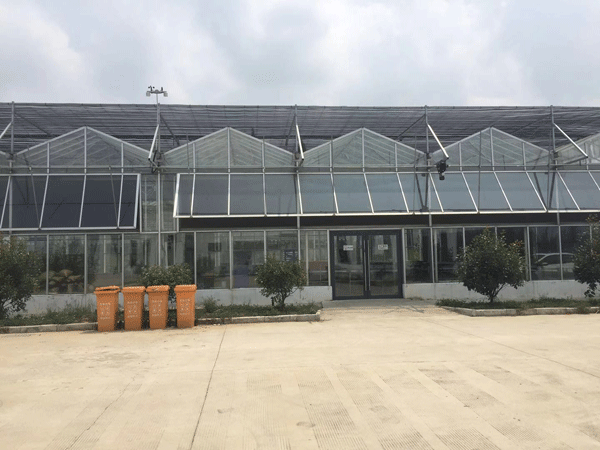 億家人空氣源風(fēng)冷冷(熱)水機(jī)組助力農(nóng)業(yè)大棚采暖