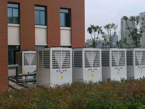 億家人空氣能泳池機(jī)組游泳館熱水市場(chǎng)的主力