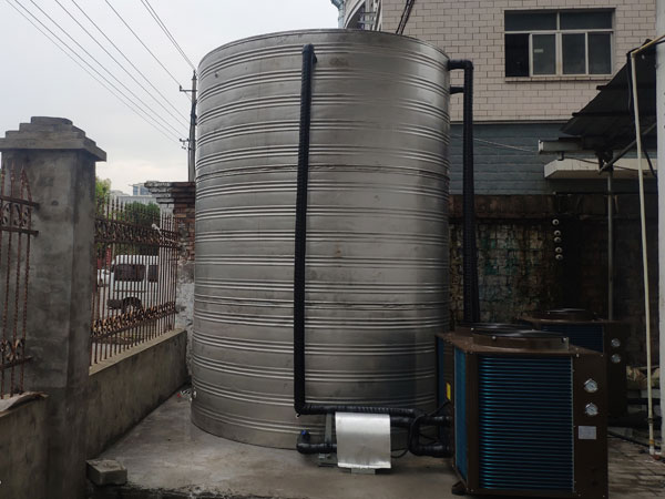 臺州游艇小鎮(zhèn)項目部安裝15噸空氣源熱水熱泵工程