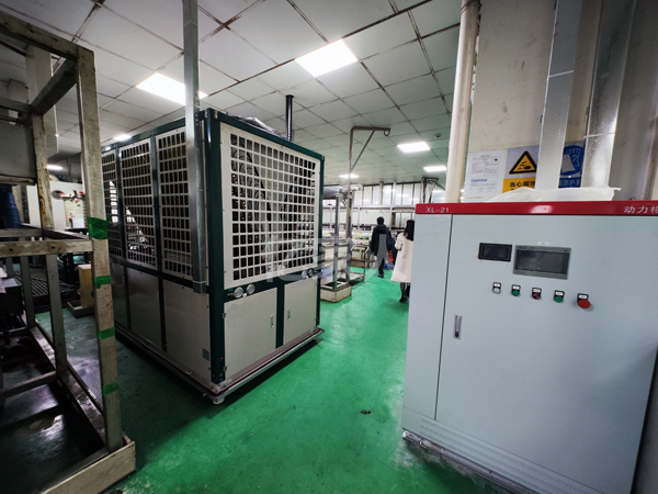 億家人氟循環(huán)空氣源熱泵給電鍍槽加熱節(jié)能60%左右