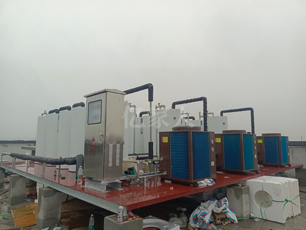 寧波電動汽車員工宿舍安裝閉式承壓熱泵熱水系統(tǒng)