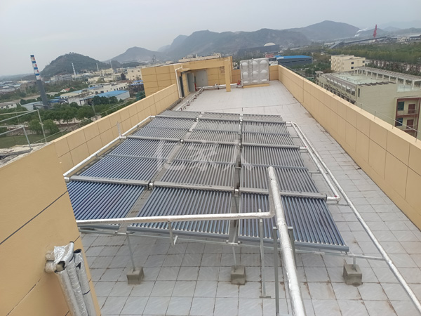 湖北武穴員工宿舍太陽能加空氣能熱水系統(tǒng)竣工