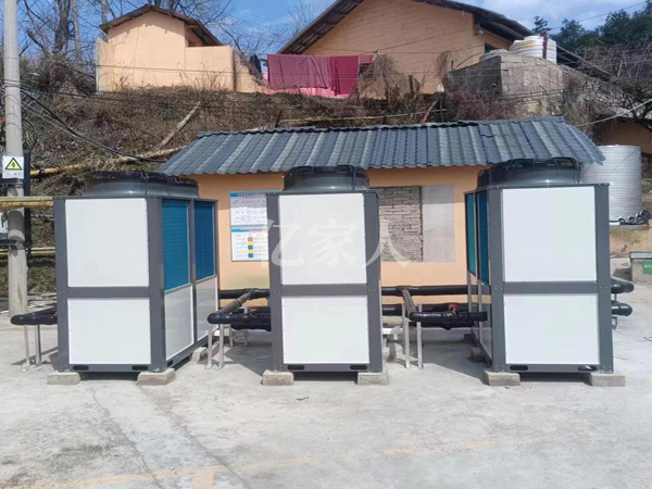 擠塑機(jī)冷卻降溫用空氣源熱泵風(fēng)冷冷水機(jī)組更節(jié)能