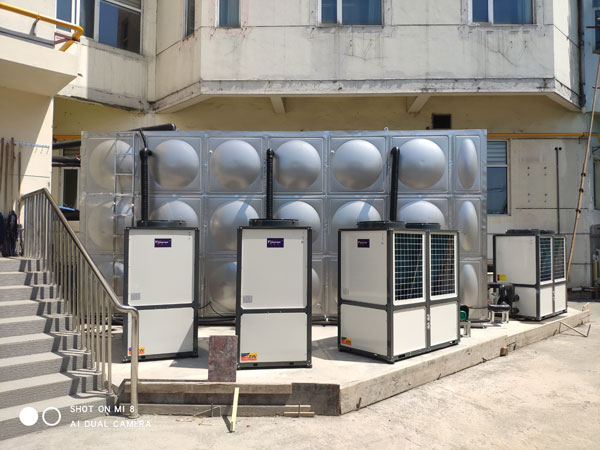 無錫錦湖大酒店50噸空氣能熱泵熱水工程竣工