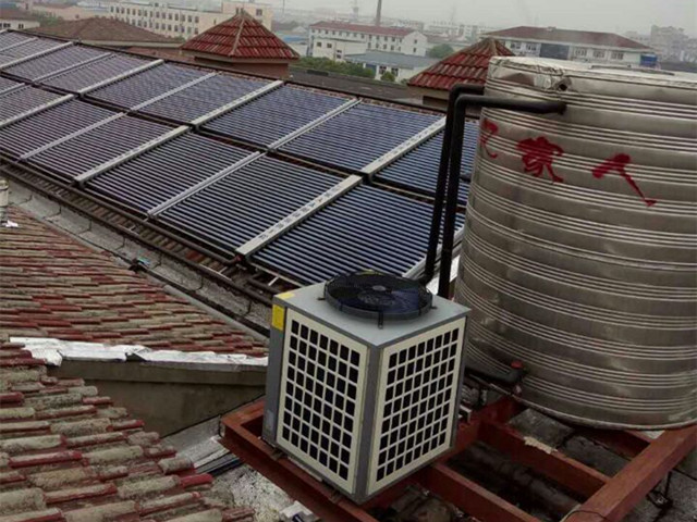 江陰德納精工軸承職工浴室太陽能加熱泵熱水器工程