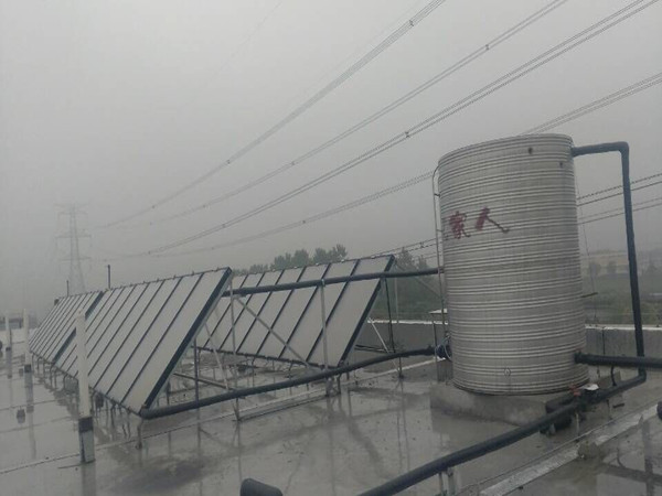 蘇州偉創(chuàng)電氣平板太陽(yáng)能集熱器工程順利運(yùn)行