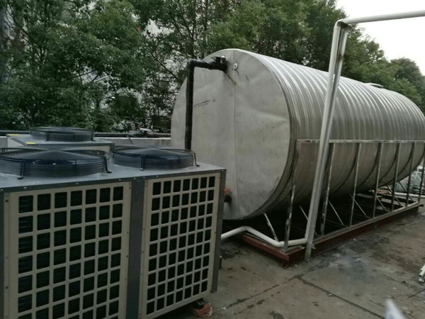南京良友足療店空氣能熱泵熱水系統順利運行