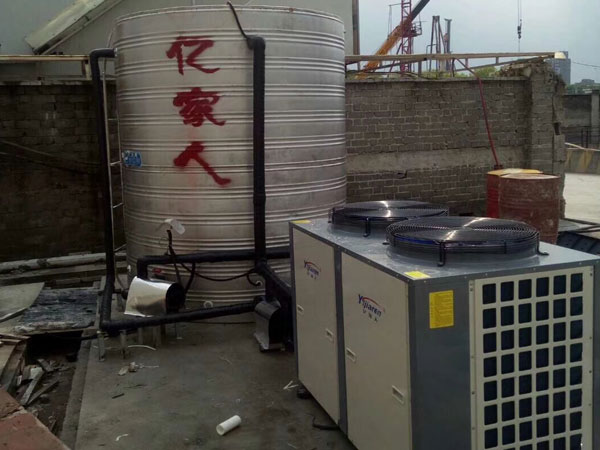 上海闊晶建筑工地安裝空氣源熱泵熱水系統(tǒng)